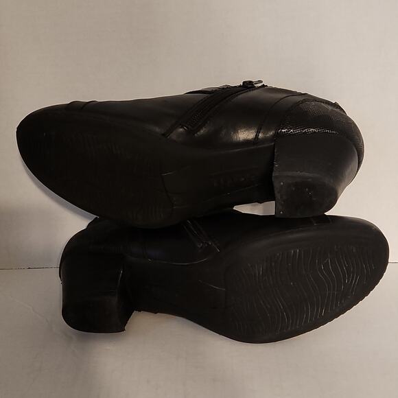 EARTH Black Leather Comfort Ankle Booties Grannycore Grandmacore Womens 8.5M - Picture 10 of 11
